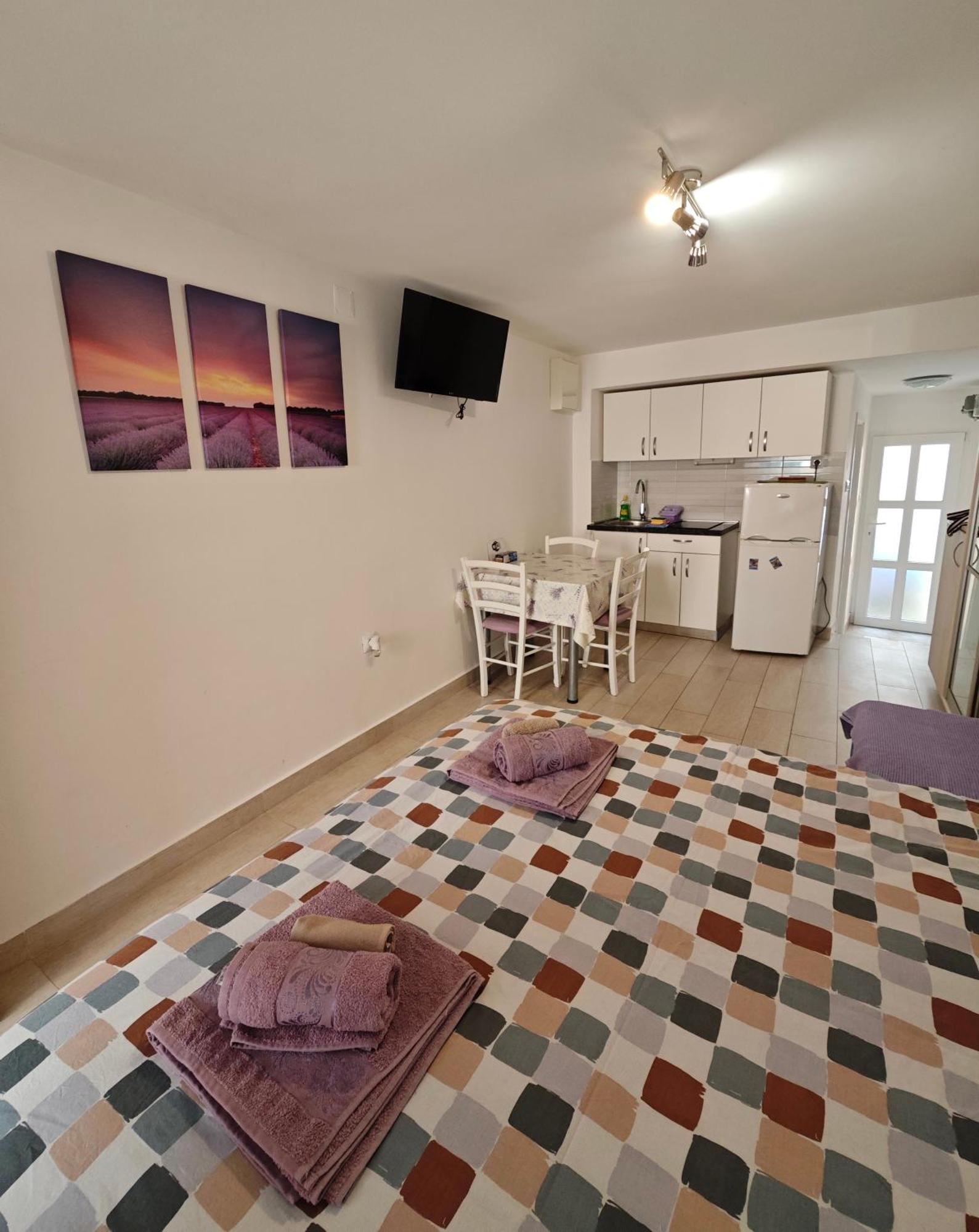Studio Neva Baška Екстериор снимка
