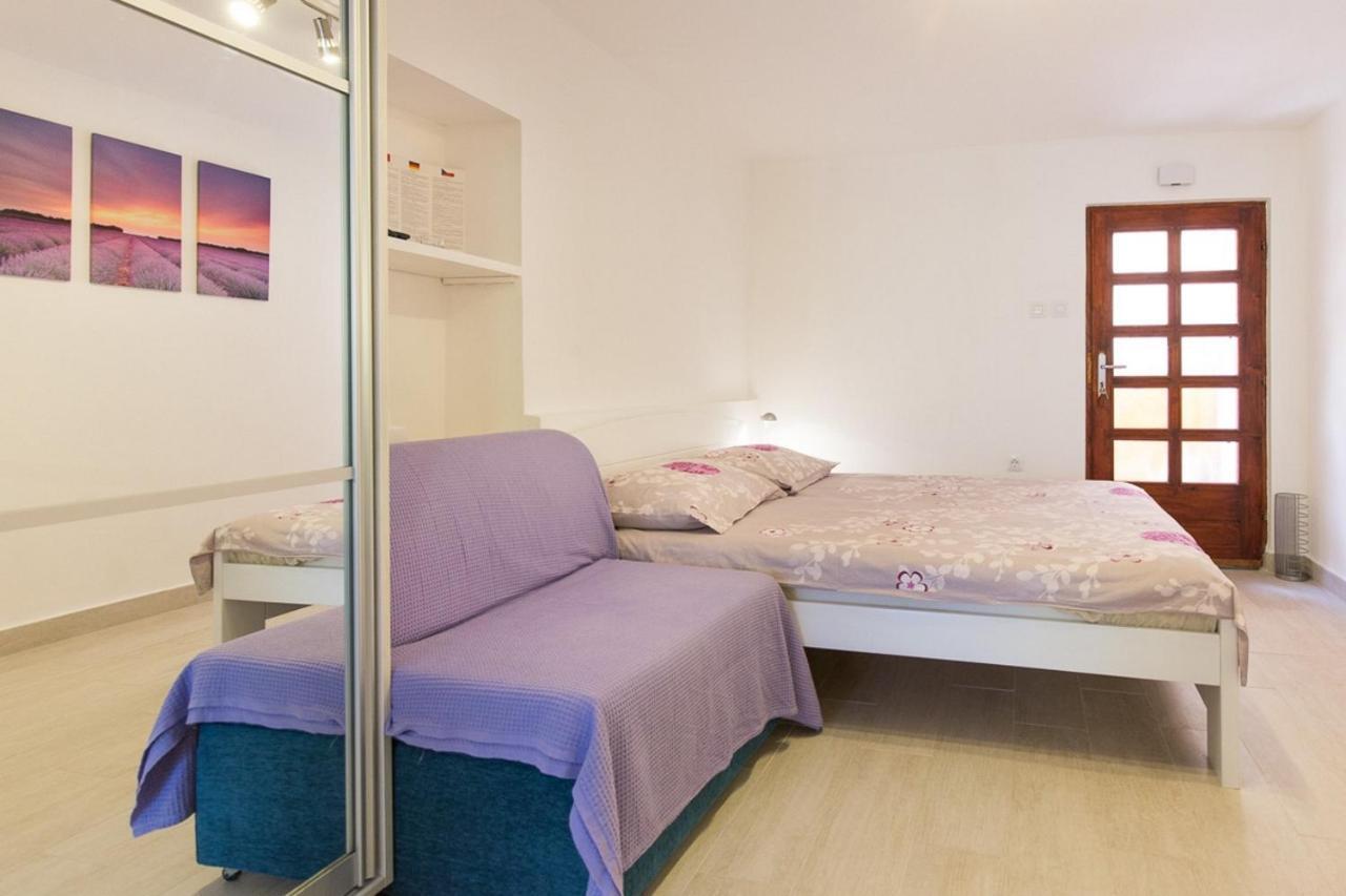Studio Neva Baška Екстериор снимка
